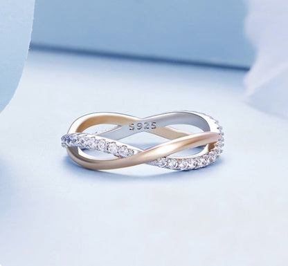 DOUBLE-LAYER CROSS RING