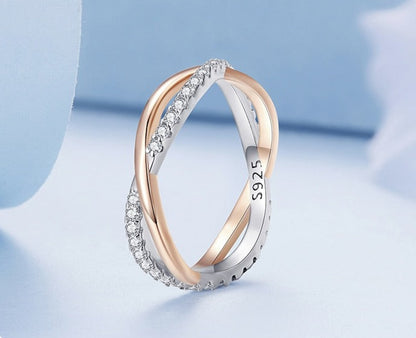 DOUBLE-LAYER CROSS RING