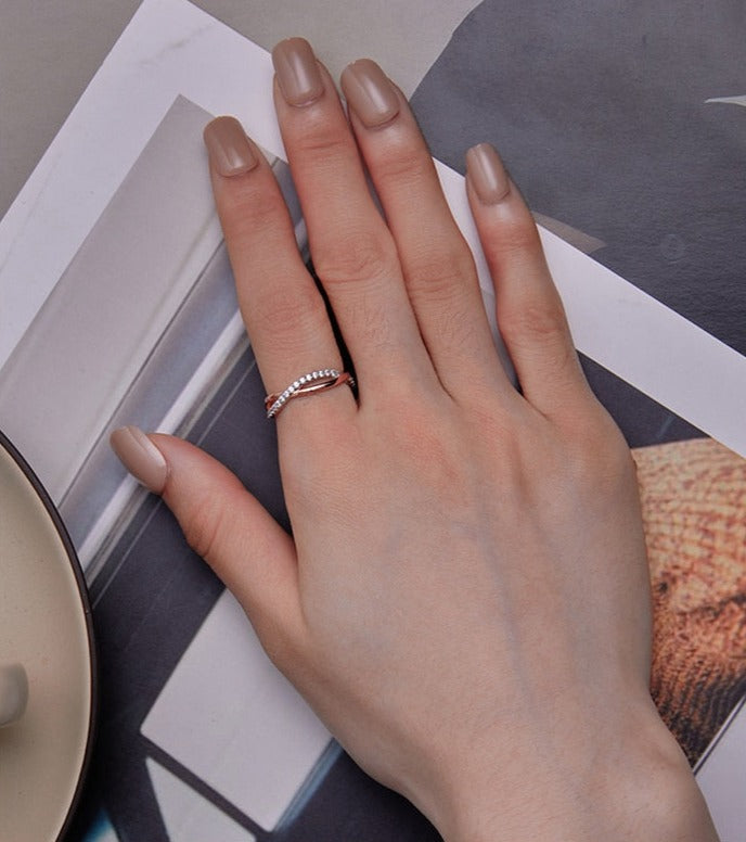 DOUBLE-LAYER CROSS RING